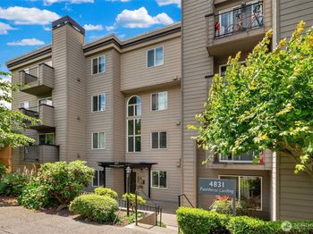 4831 Fauntleroy Way SW