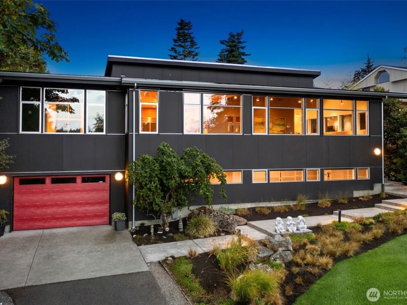 1549 Magnolia Way W, Seattle WA 98199
