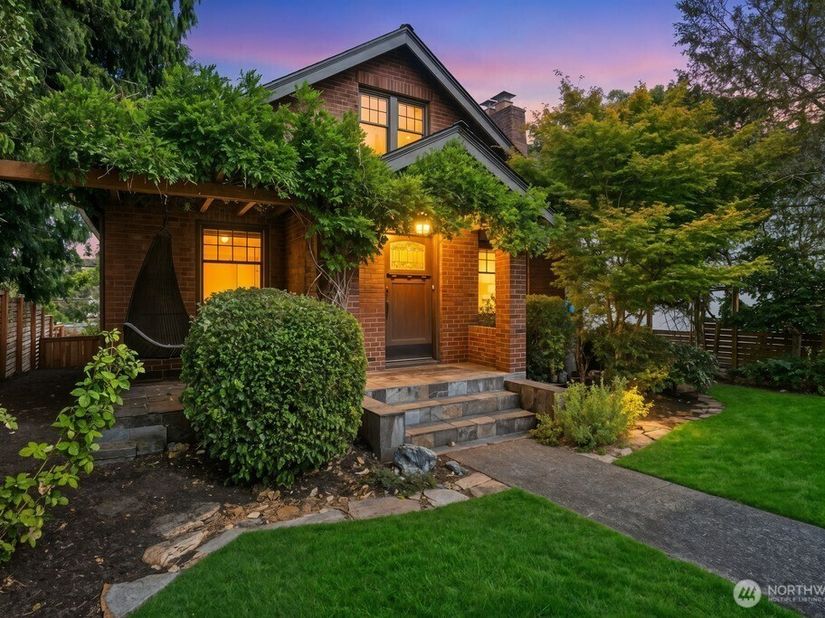 3228 35th Avenue W, Seattle WA 98199