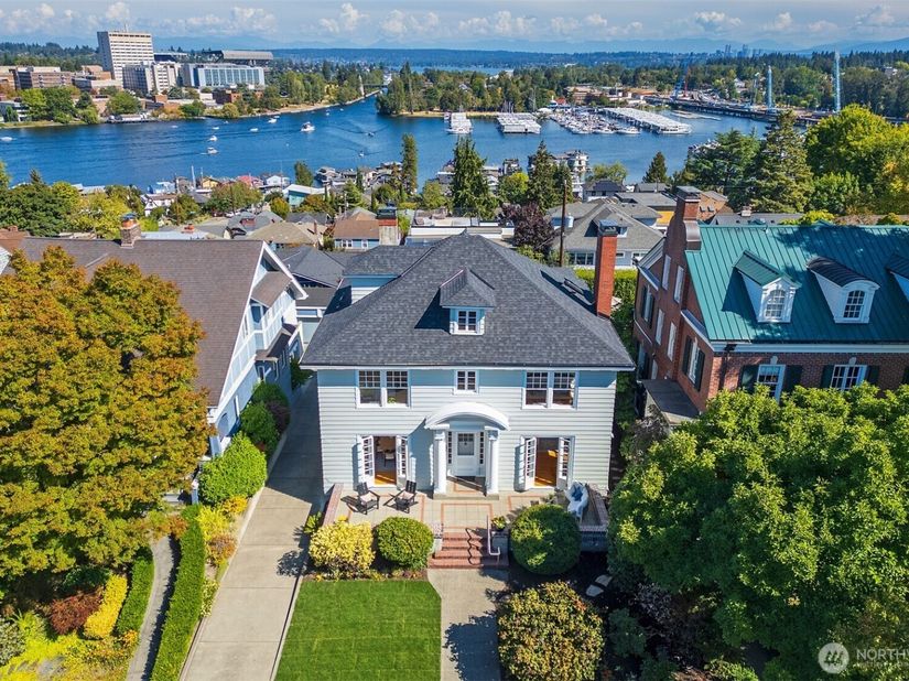 2822 10th Avenue E, Seattle WA 98102