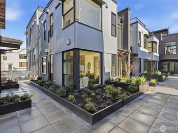 2018 Fairview Avenue E