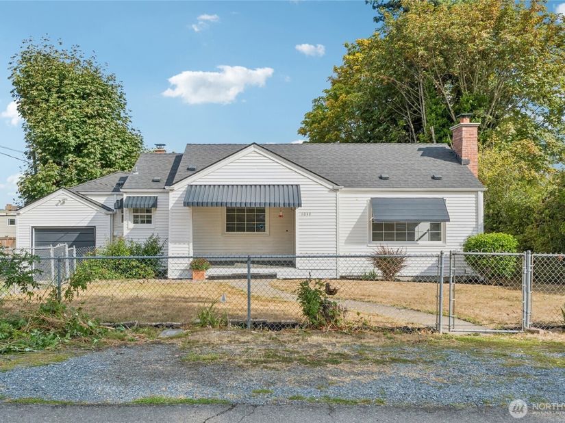 1048 S 100th Street, Seattle WA 98168