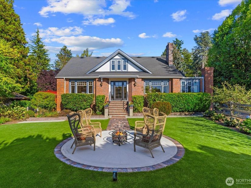 9819 Cherry Street, Edmonds WA 98020