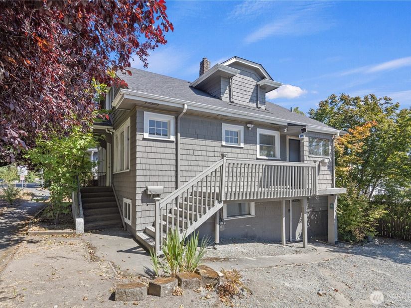 4812 Aurora Avenue N, Seattle WA 98103