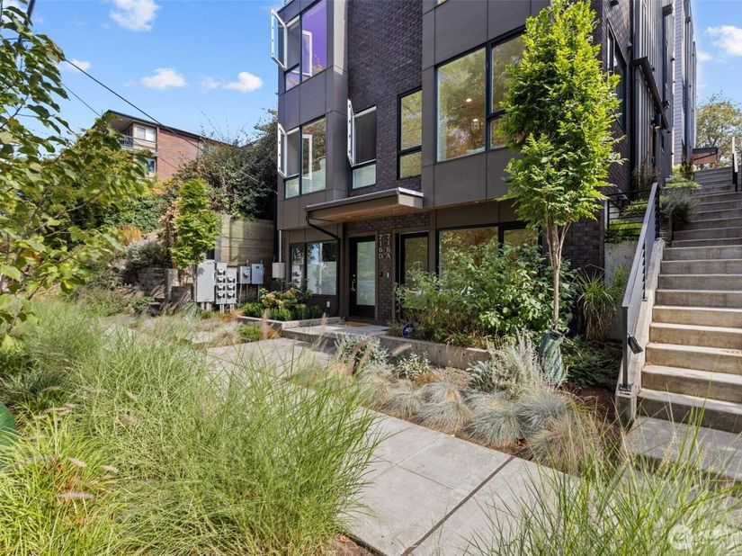 716 11th Avenue E A, Seattle WA 98102