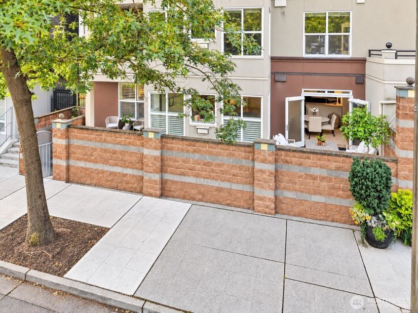 10045 NE 1st Street 124, Bellevue WA 98004