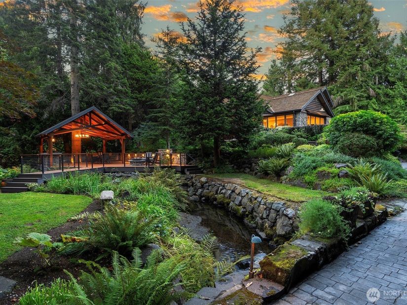 17410 44th Avenue NE, Lake Forest Park WA 98155