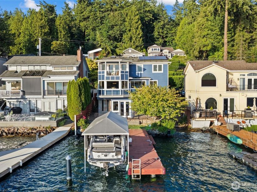 13133 Holmes Point Drive NE, Kirkland WA 98034