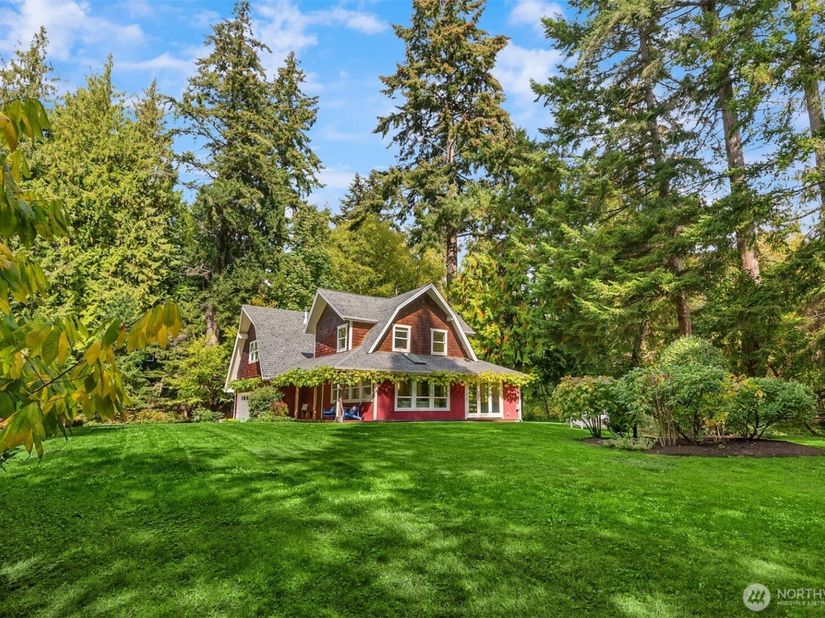 8453 Ferncliff Avenue NE, Bainbridge Island WA 98110