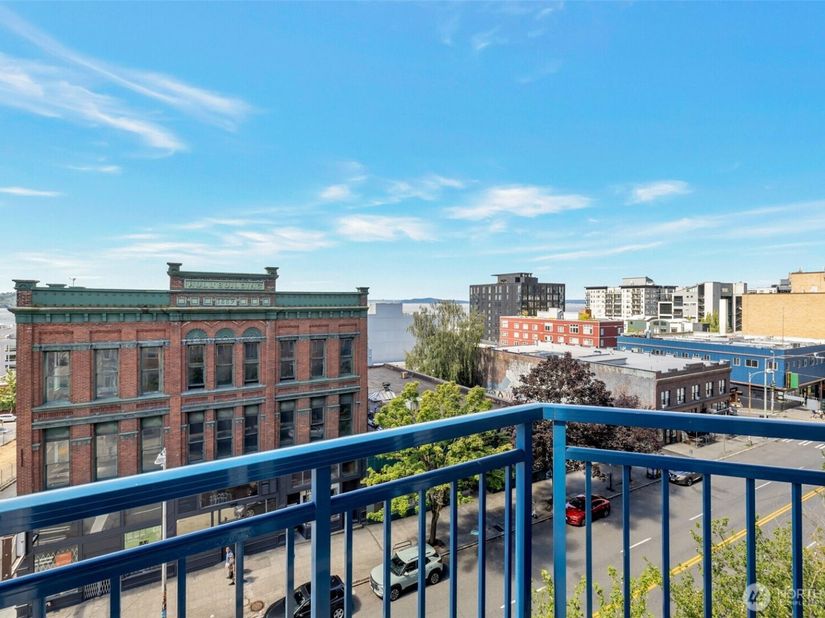 2414 1st Avenue 617, Seattle WA 98121