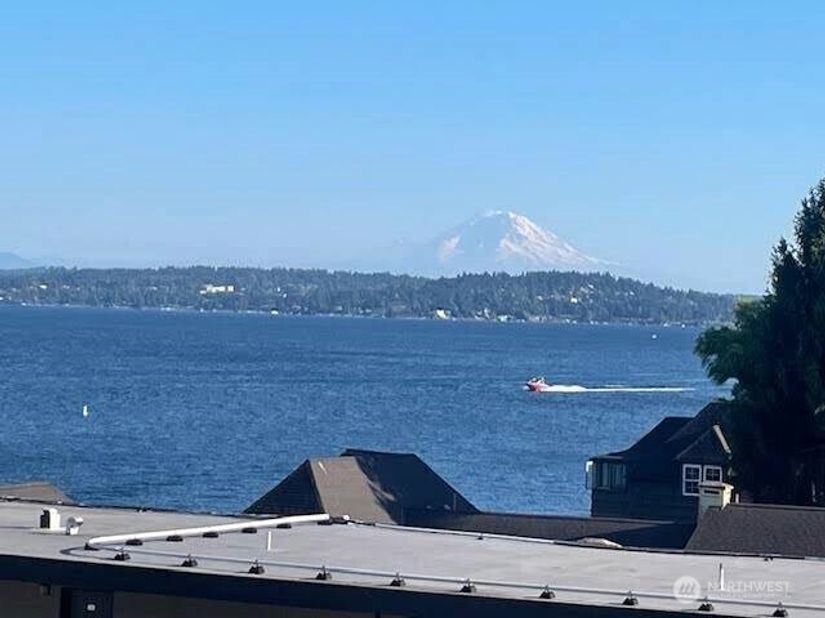 2040 43rd Avenue E 415, Seattle WA 98112