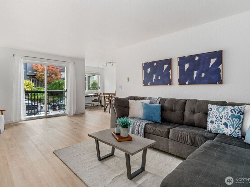 8747 Phinney Avenue N 12, Seattle WA 98103