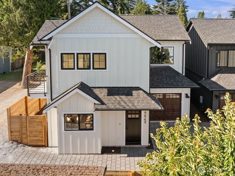 9549 Evanston Avenue N, Seattle WA 98103