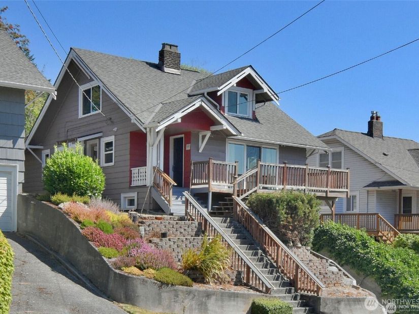 328 NE 52nd Street, Seattle WA 98105