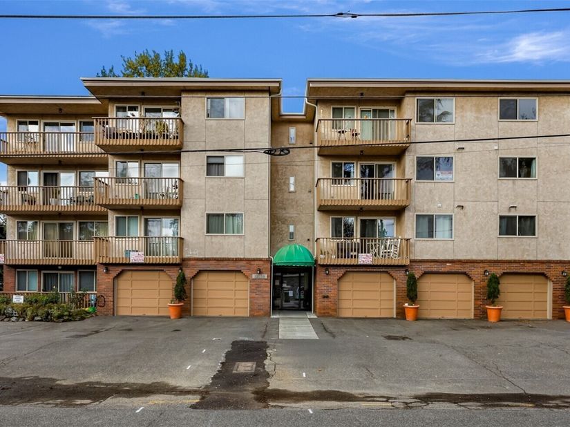12035 32nd Avenue NE 202, Seattle WA 98125