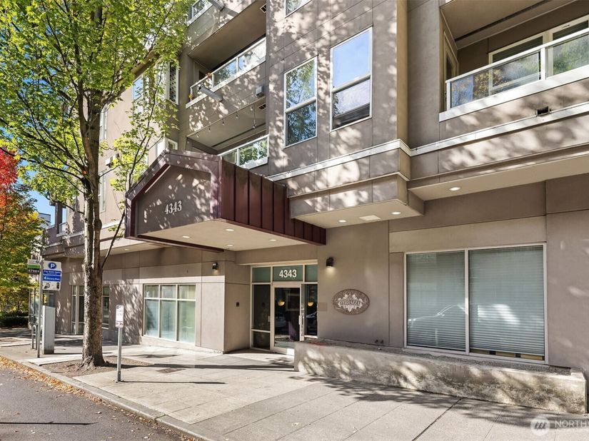 4343 Roosevelt Way NE 601, Seattle WA 98105