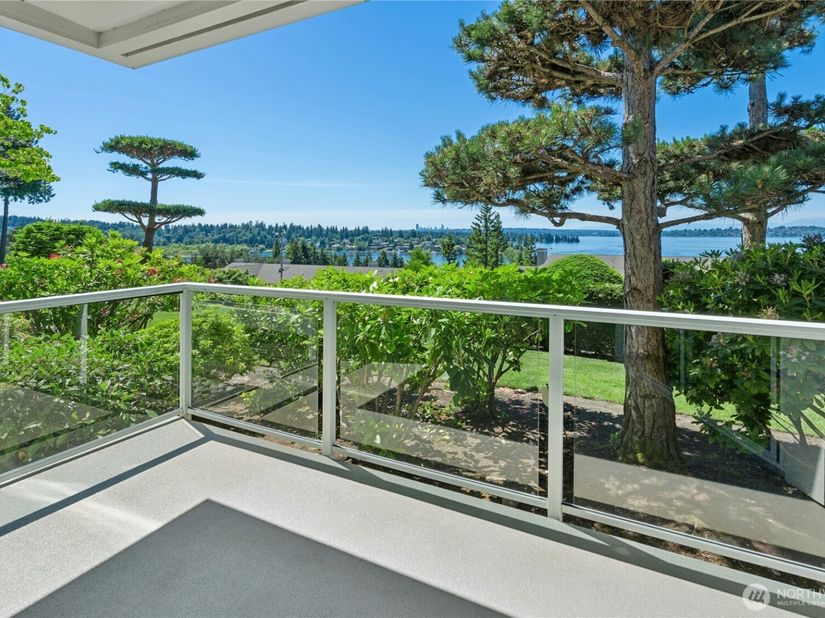 5404 Lake Washington Boulevard NE B, Kirkland WA 98033