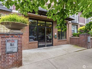 124 Bellevue Avenue E