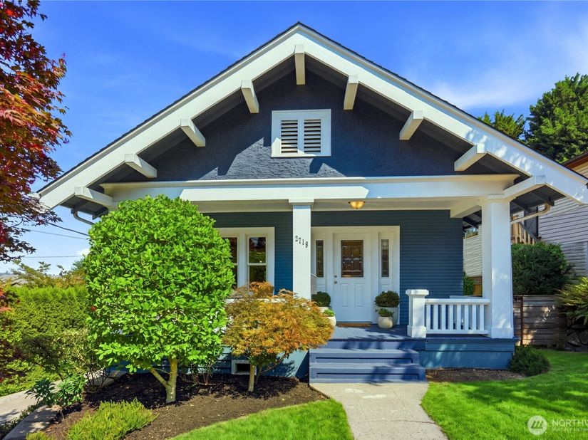 2716 Warren Avenue N, Seattle WA 98109