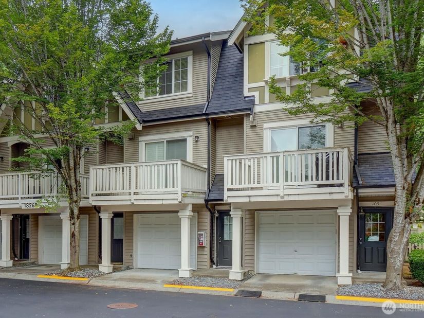 18268 NE 97th Way 104, Redmond WA 98052