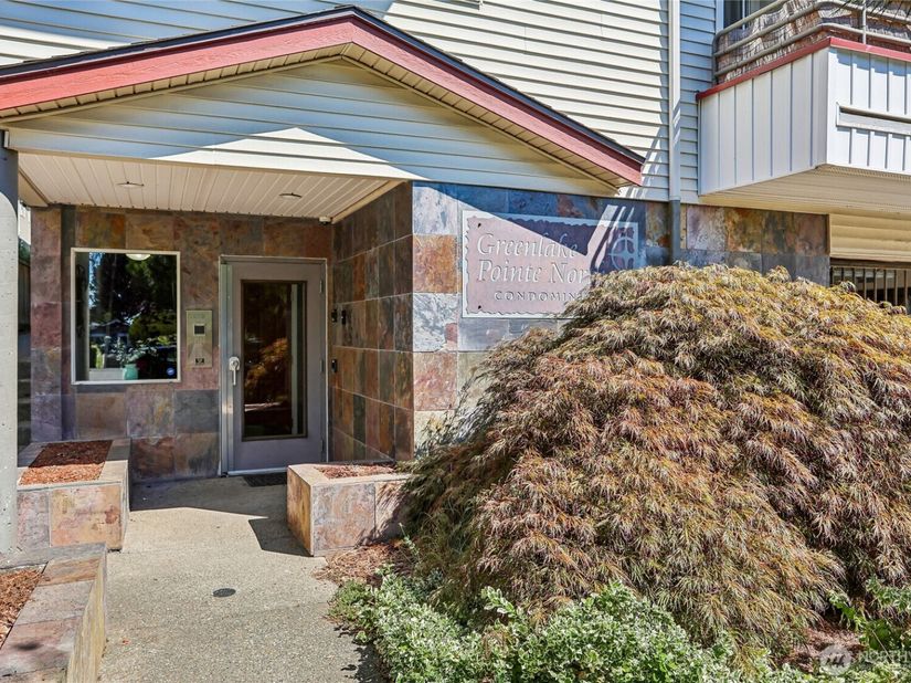 1124 N 92nd Street 104, Seattle WA 98103