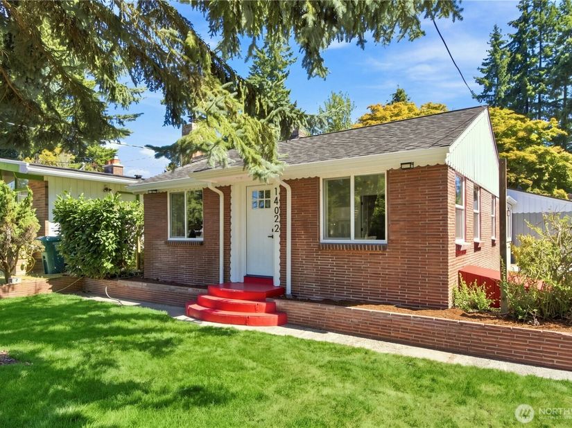 14022 Roslyn Place N, Seattle WA 98133