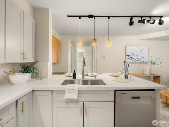 124 Bellevue Avenue E 206, Seattle WA 98102