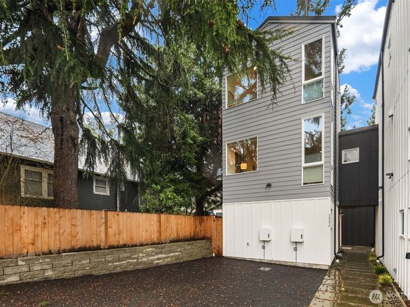 7030 Mary Avenue NW C, Seattle WA 98117