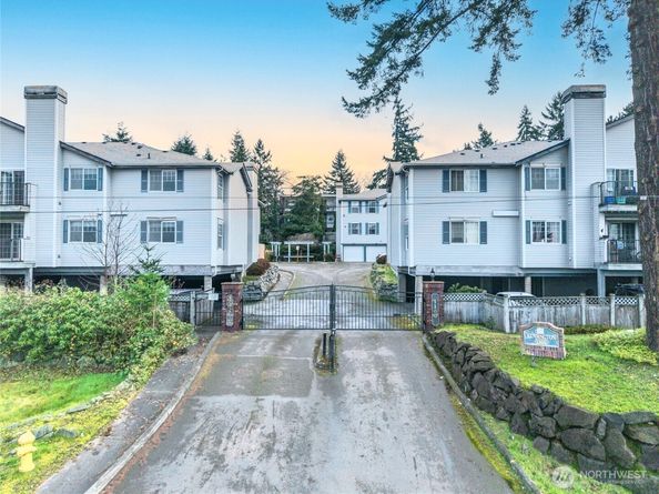 1160 Monroe Avenue NE 2A, Renton WA 98056