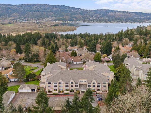 4133 224th Lane SE 302, Issaquah WA 98029