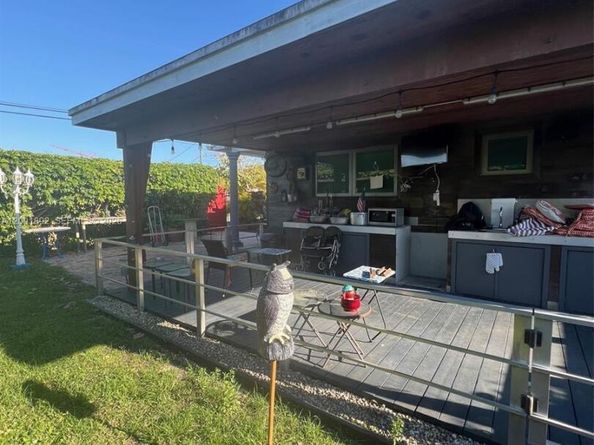 6900 SW 22nd St, Miami FL 33155