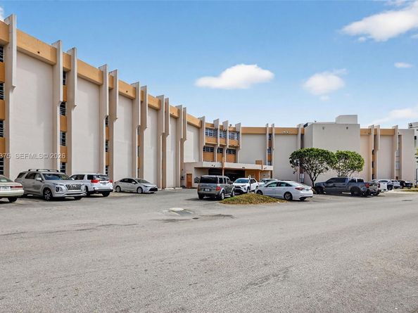 9678 Fontainebleau Blvd 411, Miami FL 33172