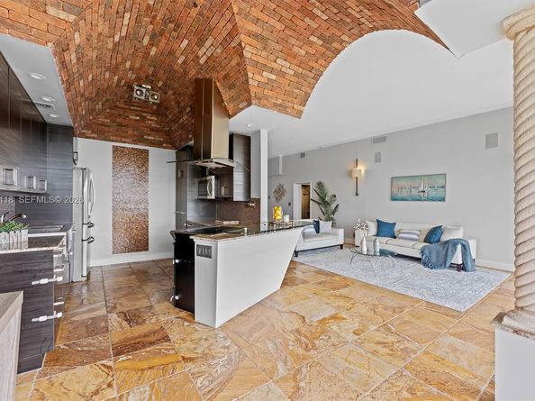 1900 Consulate Pl 2205, West Palm Beach FL 33401