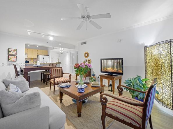 2665 SW 37th Ave 202, Miami FL 33133