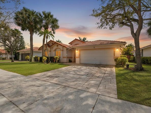 16898 Crestview Ln, Weston FL 33326