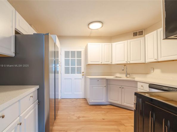 3301 Spanish Moss Ter 802, Lauderhill FL 33319