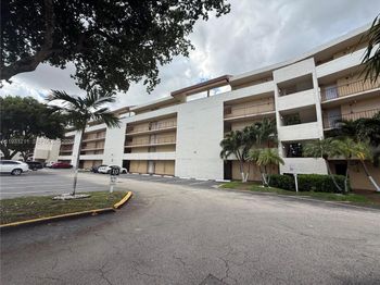 8860 Fontainebleau Blvd