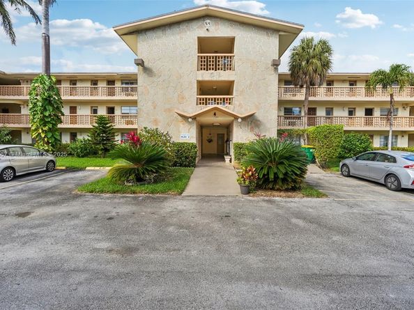 17090 NE 14th Ave 205, Miami FL 33162