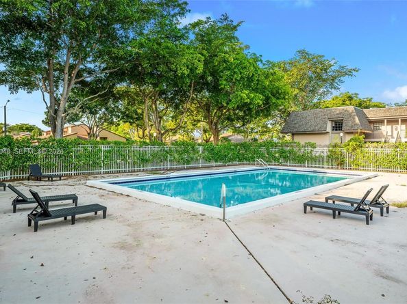 3631 NW 94th Ave 6G, Sunrise FL 33351