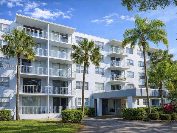 470 Executive Center Dr 2D, West Palm Beach FL 33401