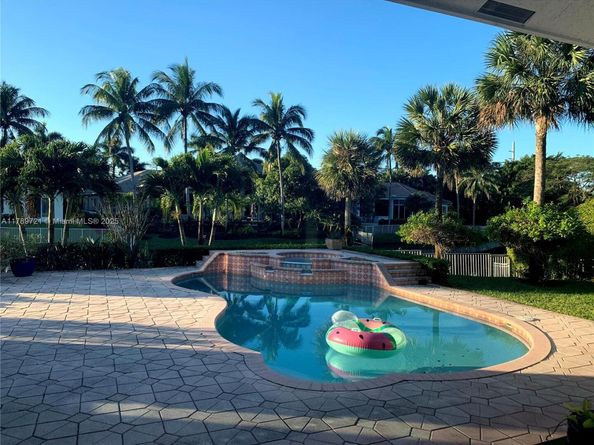 320 Windmill Palm Ave, Plantation FL 33324