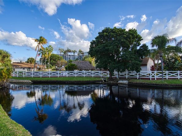 2669 S Parkview Dr, Hallandale Beach FL 33009