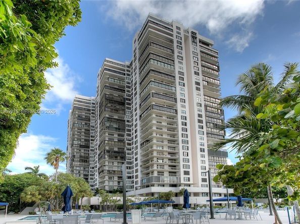 2333 Brickell Ave 2614, Miami FL 33129