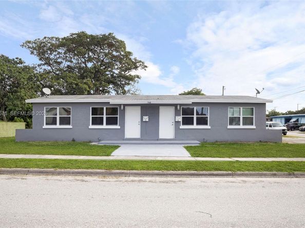 968 W 9th St, Riviera Beach FL 33404