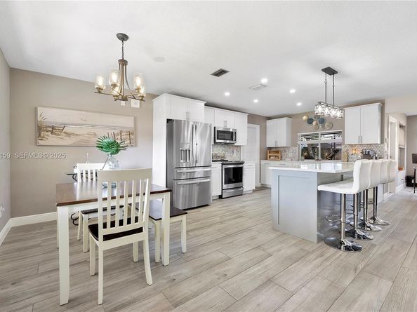 8831 NW 11th St, Pembroke Pines FL 33024