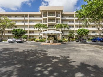 3970 Oaks Clubhouse Dr