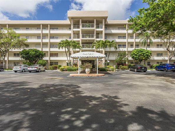 3970 Oaks Clubhouse Dr 407, Pompano Beach FL 33069
