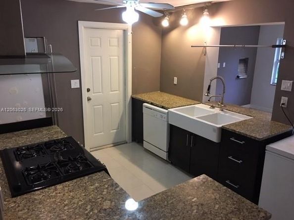7521 NW 23rd St, Sunrise FL 33313