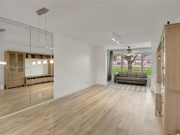9041 Sunrise Lakes Blvd 106, Sunrise FL 33322