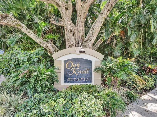 1741 W Oak Knoll Cir, Davie FL 33324